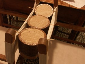 Appeso con gli spiedini