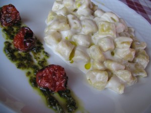 Gnocchetti di patate alle erbe con crema di robiola
