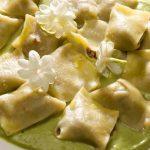 Cannolini di fegatelli con vellutata di piselli e Jasmine Blossom - foto Paolo Picciotto