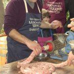 Marco Guazzelli di Slow Food Garfagnana e Valle del Serchio insacca Marco Guazzelli di Slow Food Garfagnana e Valle del Serchio insacca