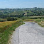 Strada che da Mondaino scende a Montespino
